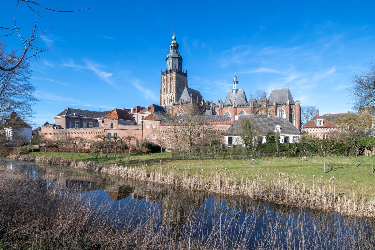 Extra subsidie voor de Walburgiskerk en Slot Loevestein